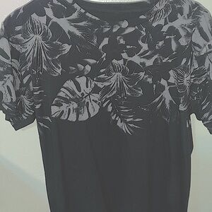 #430|Univibe Medium black with grey flowers Short Sleeve T-Shirt